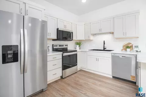 8027 E Tencate Pl, Sioux Falls, SD 57110 photo 6