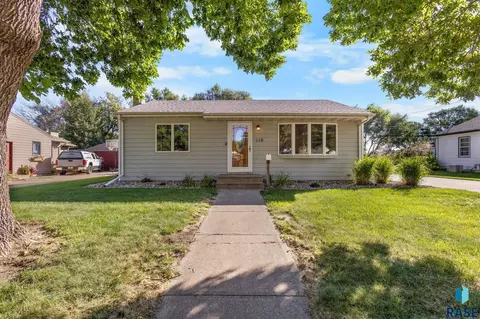 616 N Leadale Ave, Sioux Falls, SD 57103