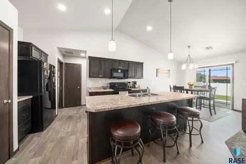 6702 W Gresford Pl, Sioux Falls, SD 57106 photo 4