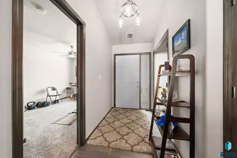 6702 W Gresford Pl, Sioux Falls, SD 57106 photo 3
