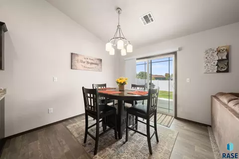 6702 W Gresford Pl, Sioux Falls, SD 57106 photo 8