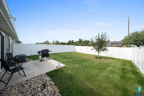 6702 W Gresford Pl, Sioux Falls, SD 57106 photo 2