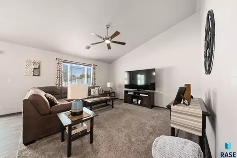 6702 W Gresford Pl, Sioux Falls, SD 57106 photo 5