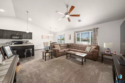 6702 W Gresford Pl, Sioux Falls, SD 57106 photo 6