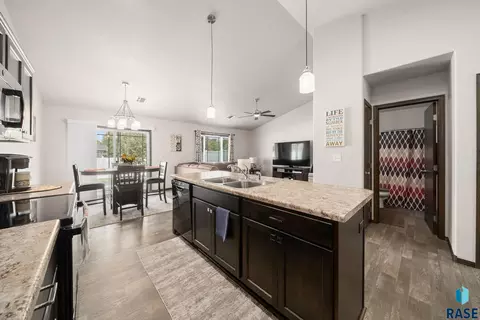 6702 W Gresford Pl, Sioux Falls, SD 57106 photo 7