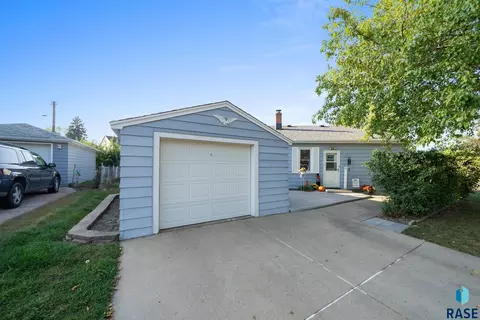 2115 E Austin St, Sioux Falls, SD 57103 photo 2
