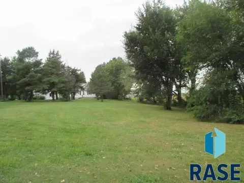 Elmwood Ave, Viborg, SD 57070