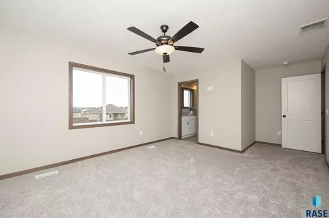2427 E Caolinn Pl, Brandon, SD 57005 photo 8