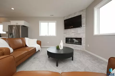 2427 E Caolinn Pl, Brandon, SD 57005 photo 5