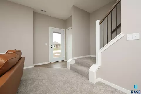 2427 E Caolinn Pl, Brandon, SD 57005 photo 2