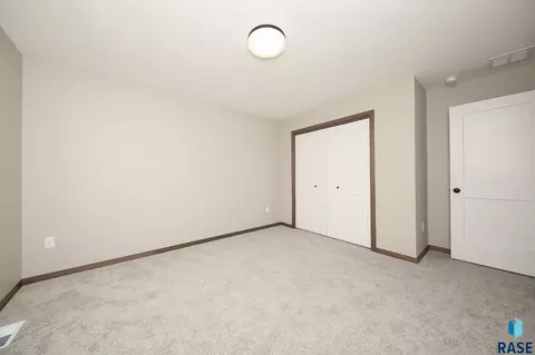 2427 E Caolinn Pl, Brandon, SD 57005 photo 11