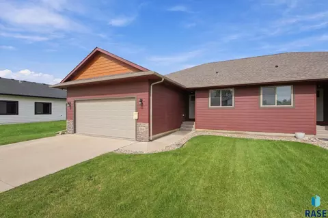 308 E Countryside Ave, Lennox, SD 57039