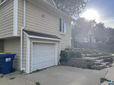 509 E 18th St, Sioux Falls, SD 57105 photo 2