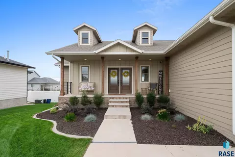 6723 E 45th St, Sioux Falls, SD 57110 photo 2