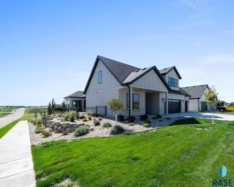 5921 E Rush St, Sioux Falls, SD 57110