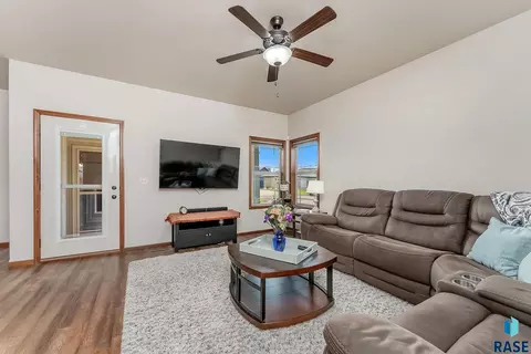 5004 E 62nd St, Sioux Falls, SD 57108 photo 2
