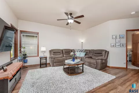 5004 E 62nd St, Sioux Falls, SD 57108 photo 3