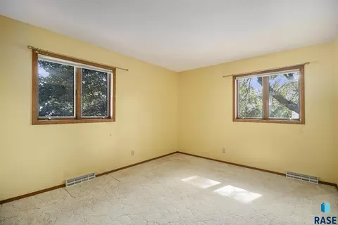 Bedroom - 912 Jennifer St, Madison, SD 57042 photo 5 of 8