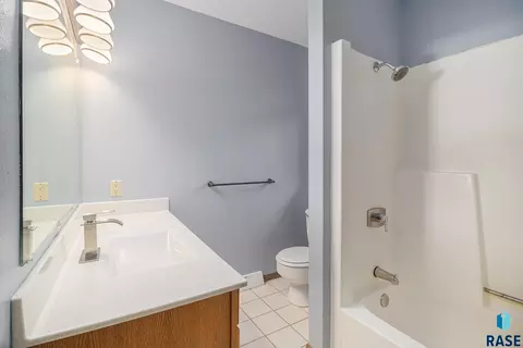 Bath - 912 Jennifer St, Madison, SD 57042 photo 2 of 3