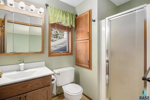 Bath - 912 Jennifer St, Madison, SD 57042 photo 1 of 3