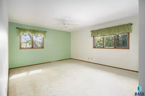 Bedroom - 912 Jennifer St, Madison, SD 57042 photo 1 of 8