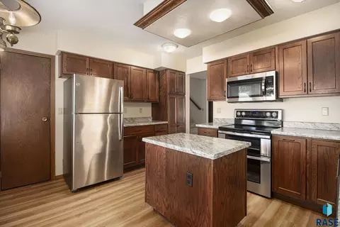 Kitchen - 912 Jennifer St, Madison, SD 57042 photo 3 of 4