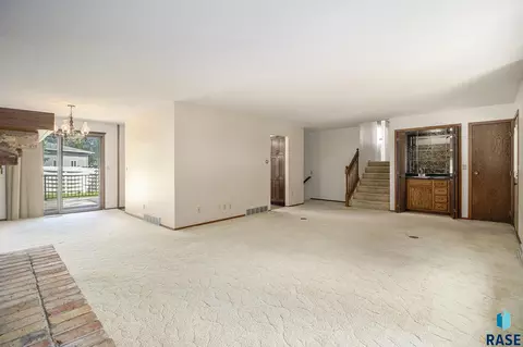 Living - 912 Jennifer St, Madison, SD 57042 photo 2 of 3