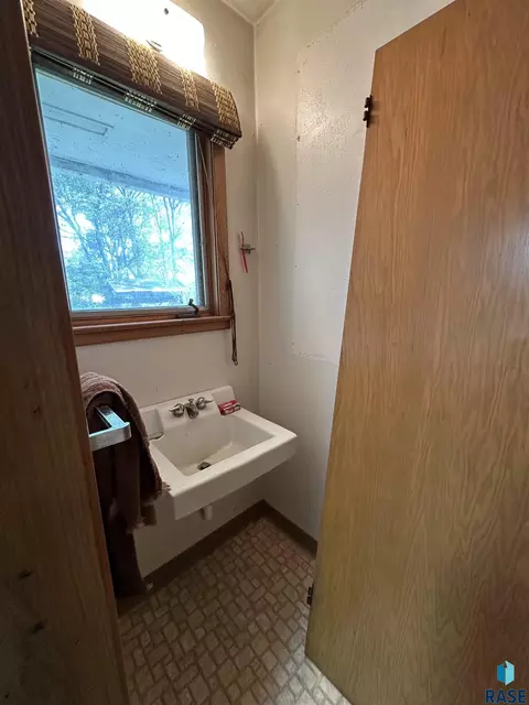 824 S Walnut St, Freeman, SD 57029 photo 35