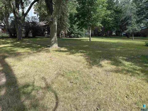 824 S Walnut St, Freeman, SD 57029 photo 6