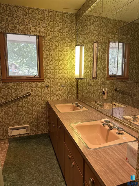 824 S Walnut St, Freeman, SD 57029 photo 40