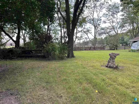 824 S Walnut St, Freeman, SD 57029 photo 12