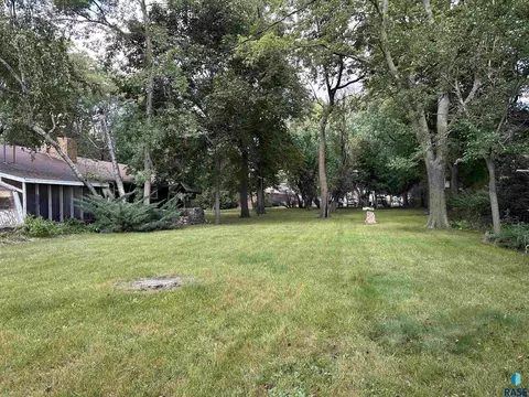 824 S Walnut St, Freeman, SD 57029 photo 16