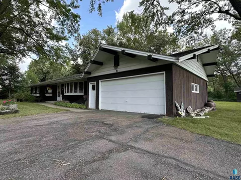 824 S Walnut St, Freeman, SD 57029 photo 4