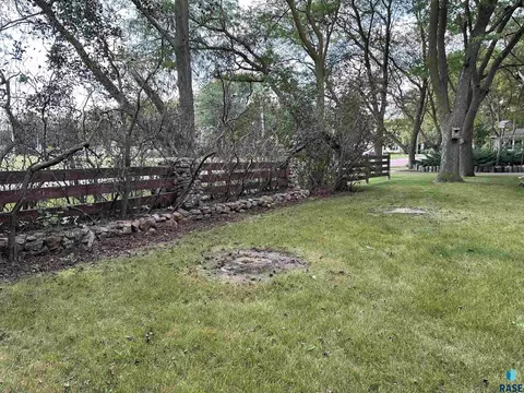 824 S Walnut St, Freeman, SD 57029 photo 14