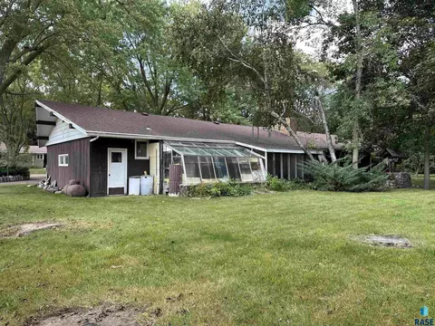 824 S Walnut St, Freeman, SD 57029 photo 15