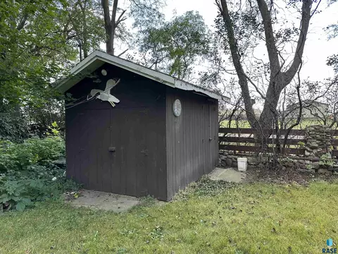 824 S Walnut St, Freeman, SD 57029 photo 13