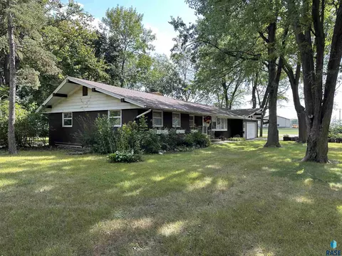 824 S Walnut St, Freeman, SD 57029 photo 2
