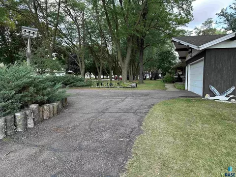 824 S Walnut St, Freeman, SD 57029 photo 17
