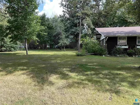 824 S Walnut St, Freeman, SD 57029 photo 5