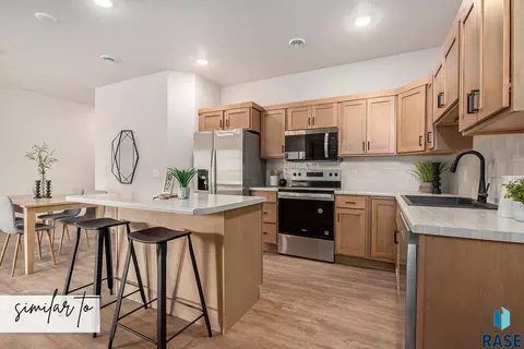 8015 E Tencate Pl, Sioux Falls, SD 57110