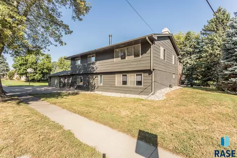 4412 E 20th St, Sioux Falls, SD 57103 photo 2
