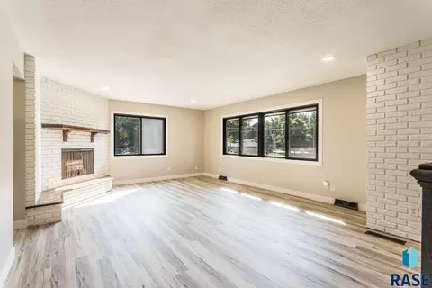 4412 E 20th St, Sioux Falls, SD 57103 photo 6