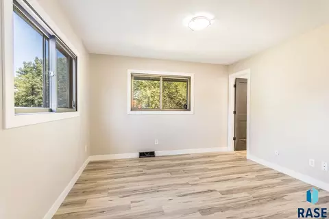 4412 E 20th St, Sioux Falls, SD 57103 photo 12