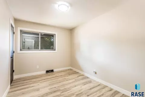 4412 E 20th St, Sioux Falls, SD 57103 photo 16