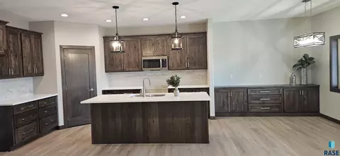 2419 E Joshua Cir, Sioux Falls, SD 57108 photo 3