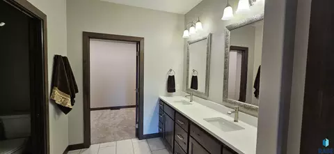 2419 E Joshua Cir, Sioux Falls, SD 57108 photo 7