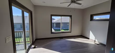 2419 E Joshua Cir, Sioux Falls, SD 57108 photo 4