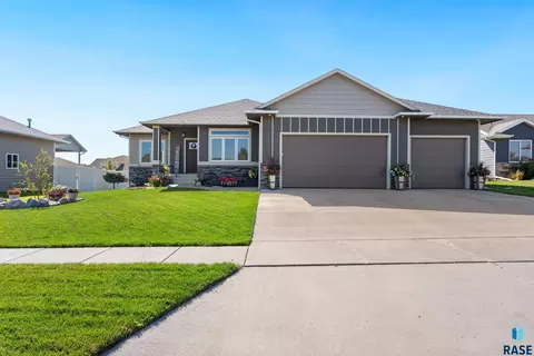 4809 E 53rd St, Sioux Falls, SD 57110 photo 1