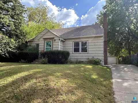 1211 W 13th St, Sioux Falls, SD 57104