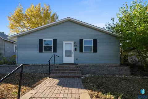 1125 N Spring Ave, Sioux Falls, SD 57104 photo 5